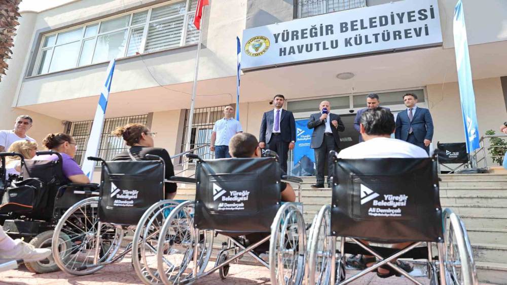 Yüreğir’de engelli bireylere medikal malzeme dağıtıldı