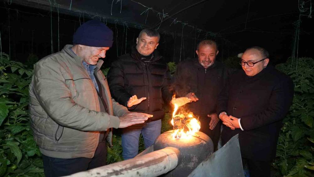 Sobalar yakılmaya devam ediyor, zirai don nöbeti sıfır rakıma kadar indi