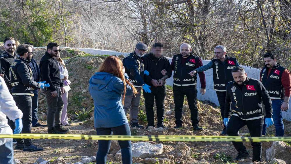 Antalya’da kayıp kuryenin toprağa gömülü cesedi bulundu