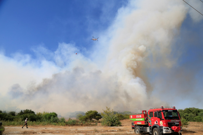 Antalya’daki orman yangınına 3 saattir müdahale sürüyor